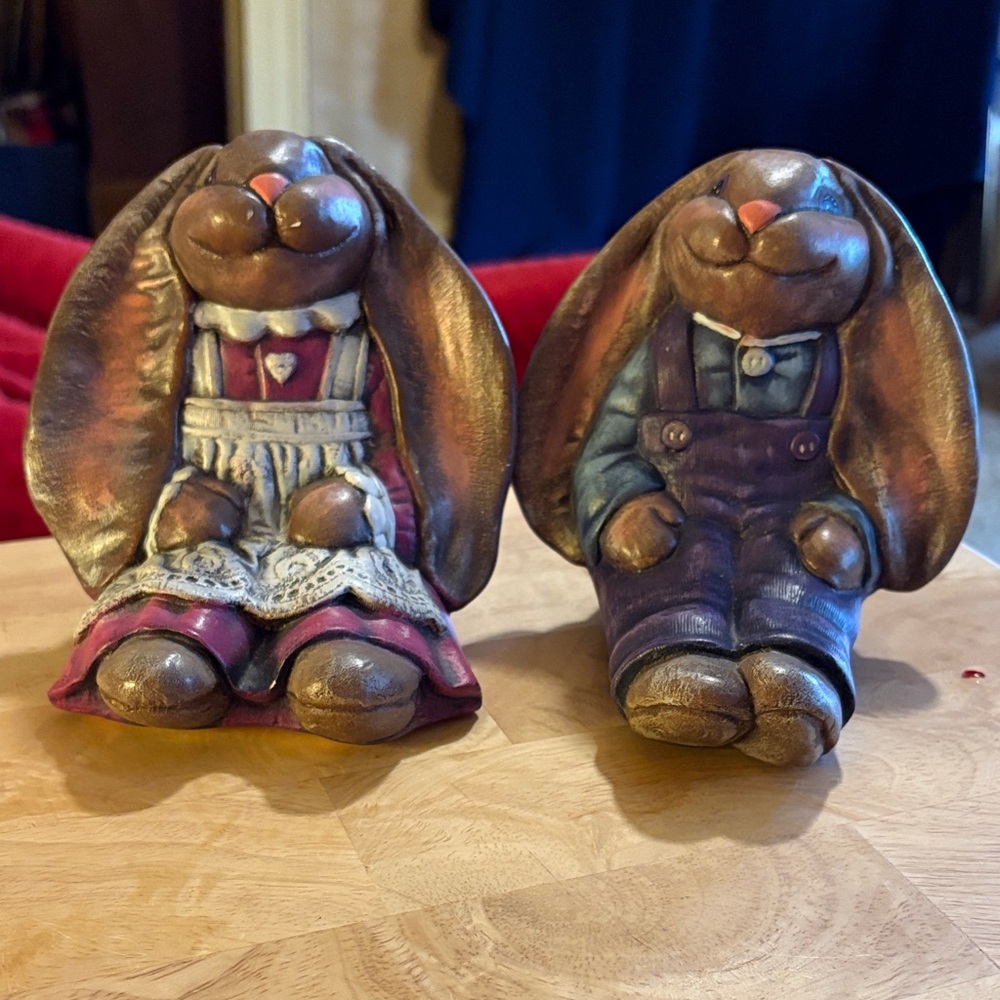 Set of two Vintage ceramic sitting rabbits